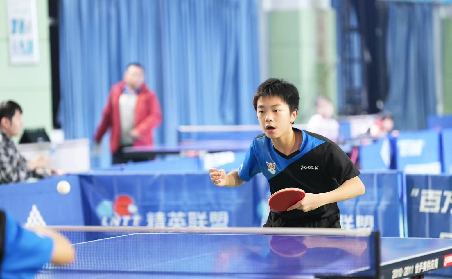 11.运动员比赛精彩瞬间.jpg